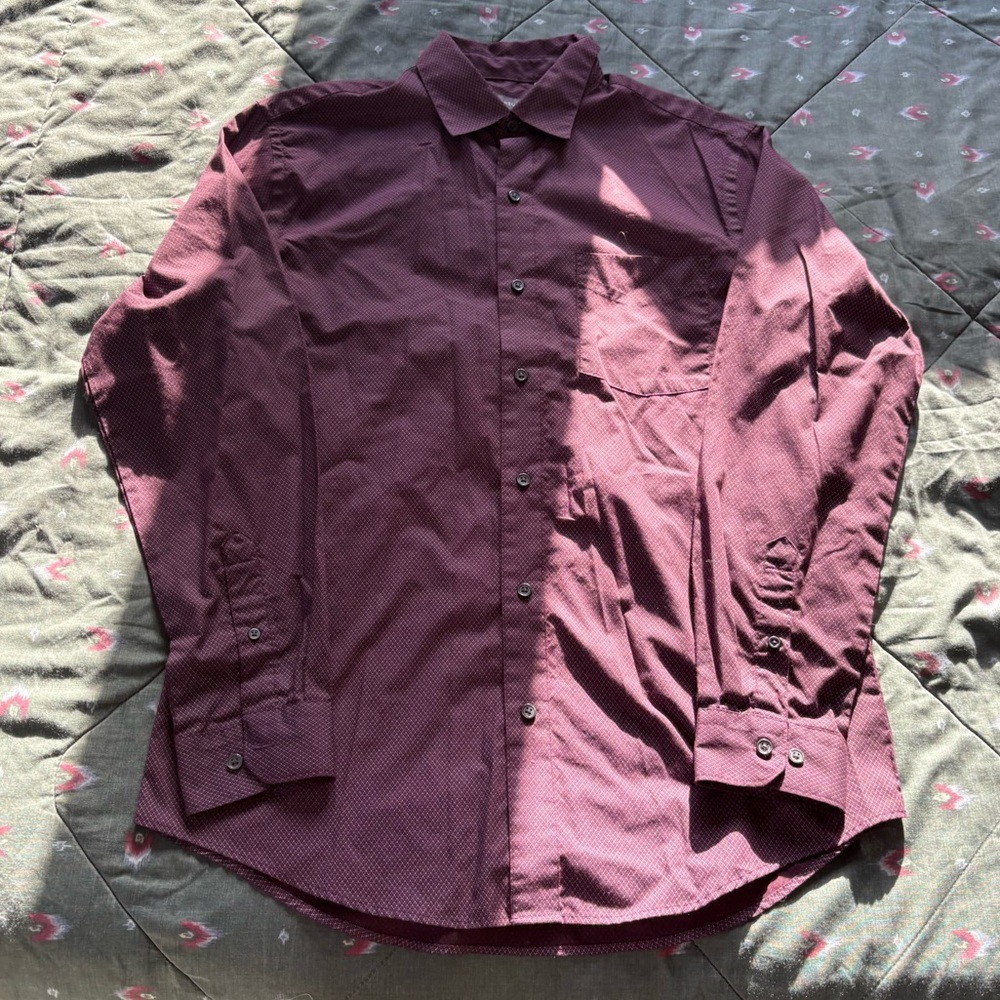 Men’s van heusen maroon dress shirt size medium